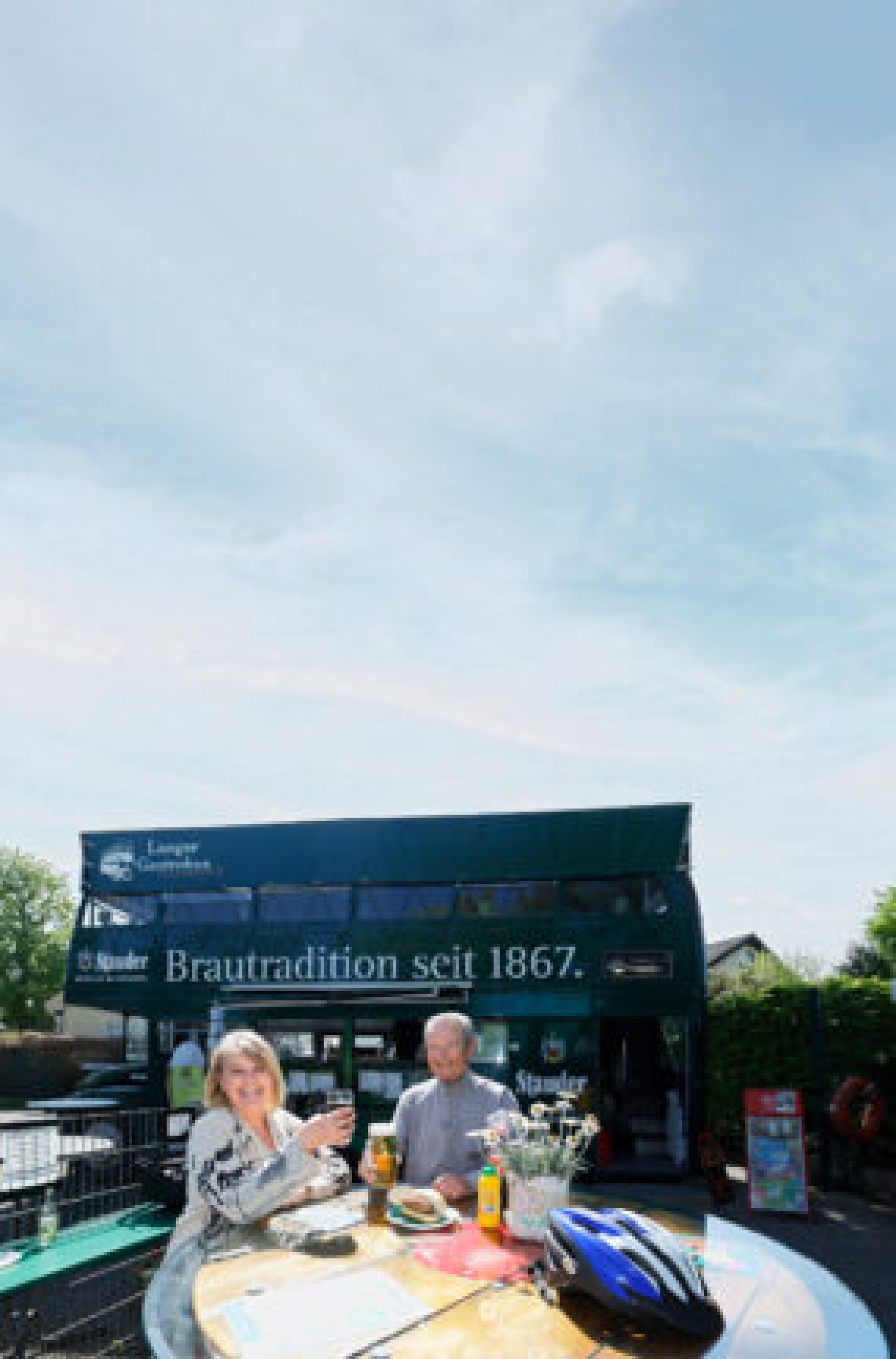 21.04.2026
Waltrop 
Langer Gastro Bus von Birgit Langer mit Gast Horst Gröne 
foto: copyright  marco stepniak  -  

mobil  +49  171-2771906   marco@stepniak-bild.de